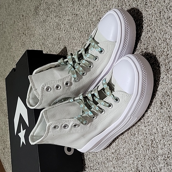 Converse Light/Bone Field Surplus - Picture 2 of 10